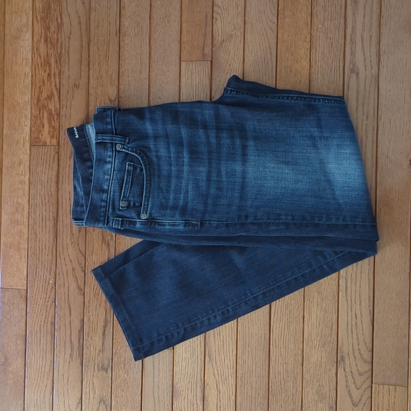 Banana Republic Traveler Blue Jeans. Tapered Fit. Faded. 31" x 34" (Like New) - Picture 7 of 8